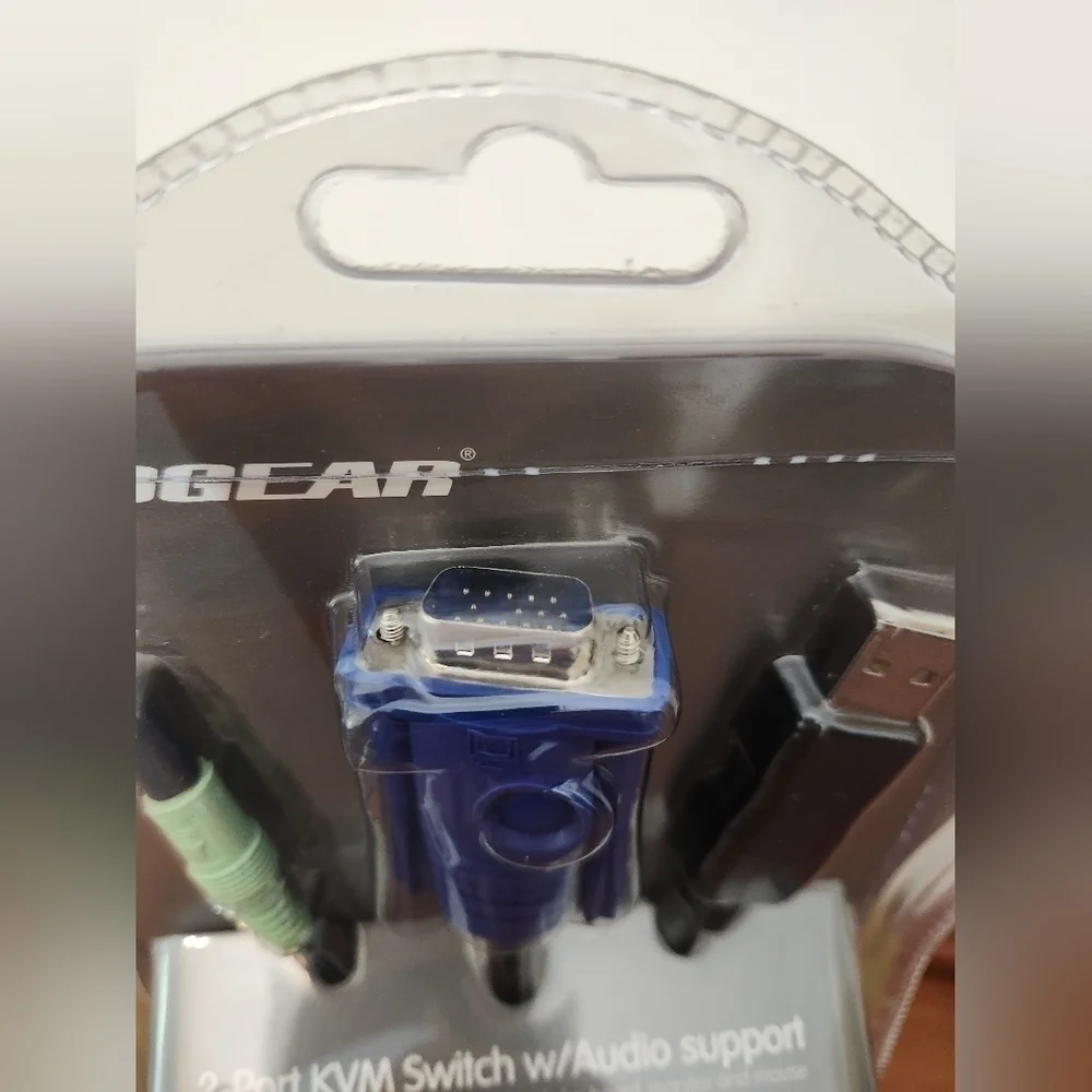 IOGEAR 2-Port KVM Switch w/Audio support GCS712U